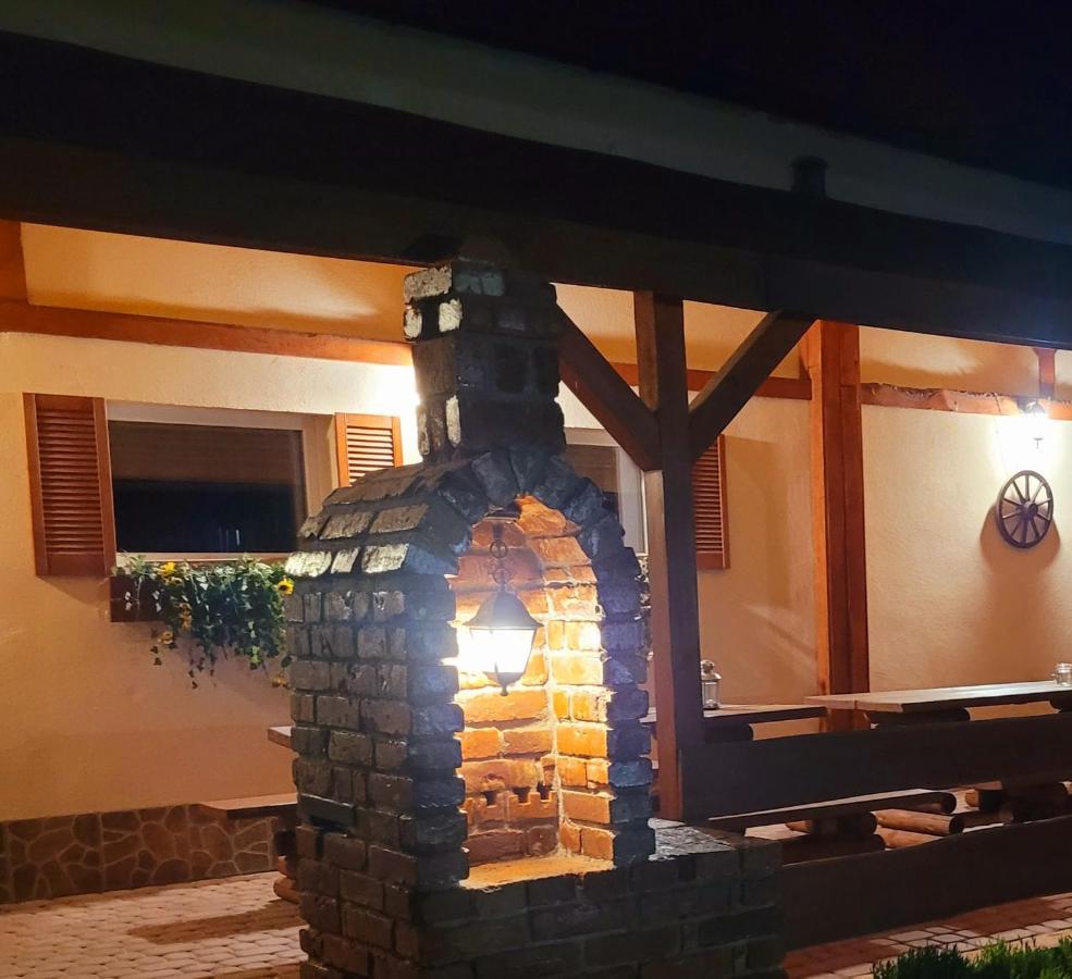 Agroturystyka Sielska Kraina Zabkowice Slaskie Esterno foto